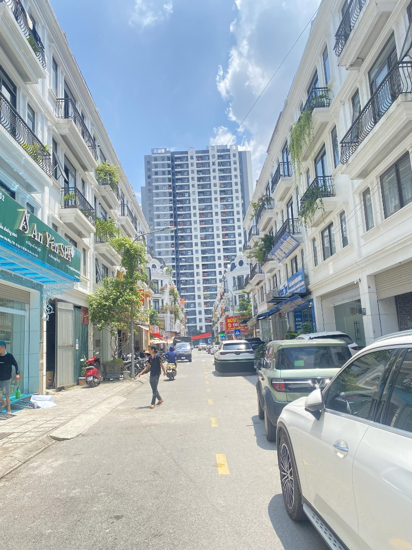 Bán Gấp Căn Shophouse Sông Hồng 5 Tầng 84m2 Thị Trấn Trâu Quỳ, Gia Lâm, Giá Cực Tốt