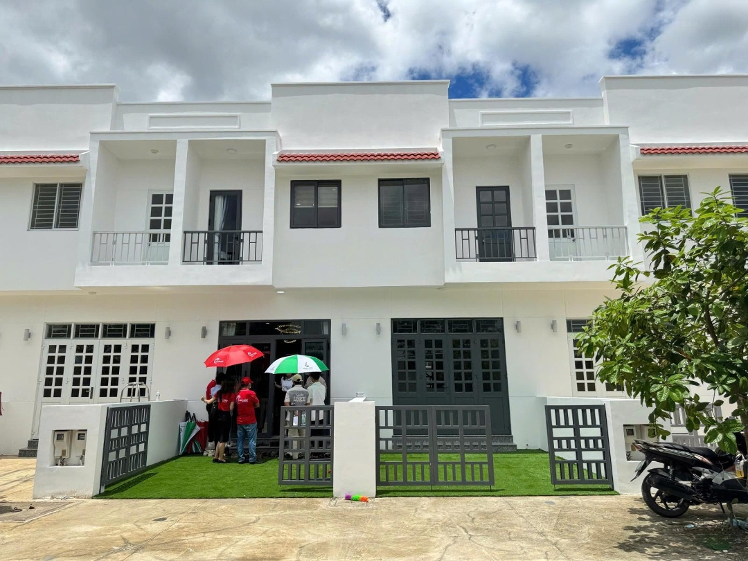 Bán Nhà Phố Liền Kề Phước đông New City - Giá 2tỷ2 - Dt 100m2 - Full Sổ & Nội Thất - Mặt Tiền 12m