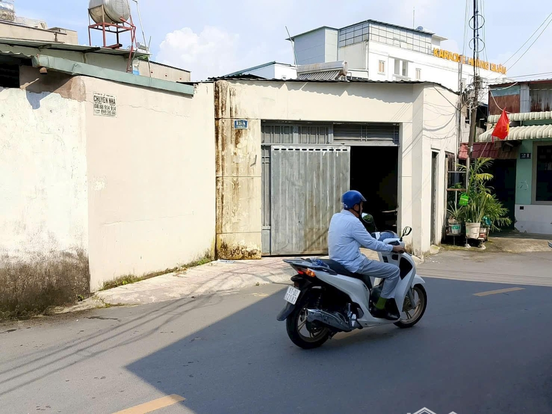 Hàng Ngộp. Siêu Rẻ. Mặt Tiền đường Số 295, Hoàng Hữu Nam, Tân Phú, Quận 9