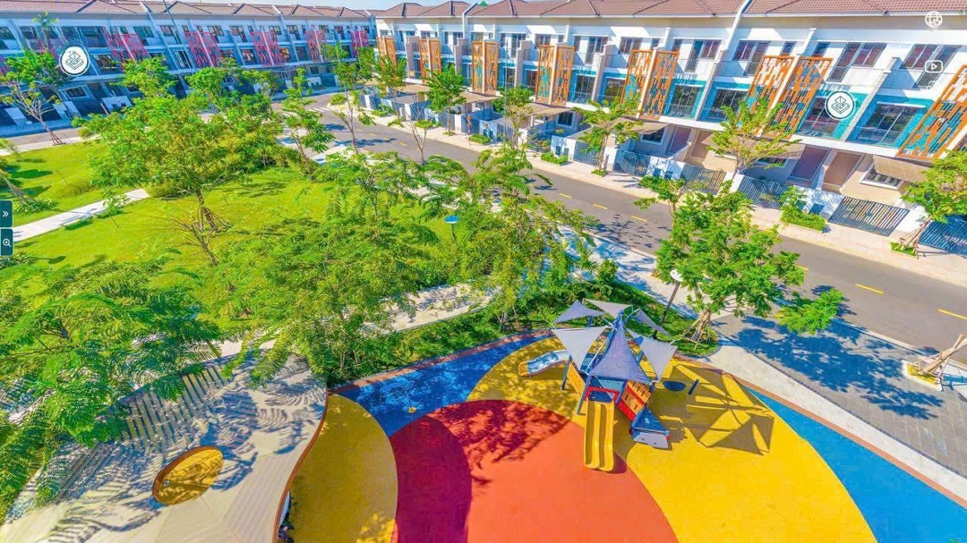 Bán Nhà Liền Kề 3 Tầng Kế Góc - View Công Viên Sun Casa Central, Sổ Hồng Sẵn Hỗ Trợ Vay