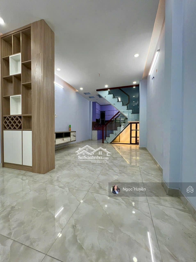 Siêu Ngộp - Nhà 2 Tầng - Hxh - Gần Hoàng Diệu 2 - Dt: 120m2 Giá 7,5 Tỷ
