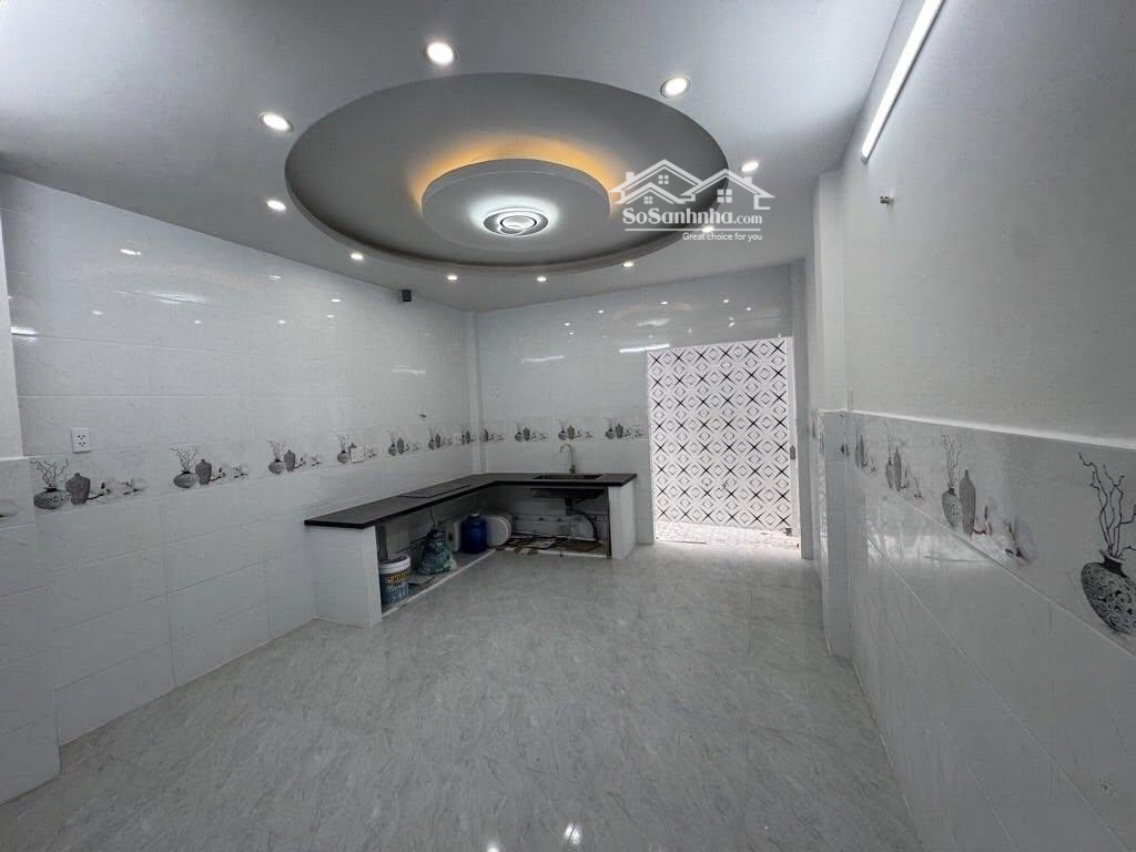 Nhà đẹp Mới Xây Dựng Xong Thuận Tiện đi Các Quận Trung Tâm