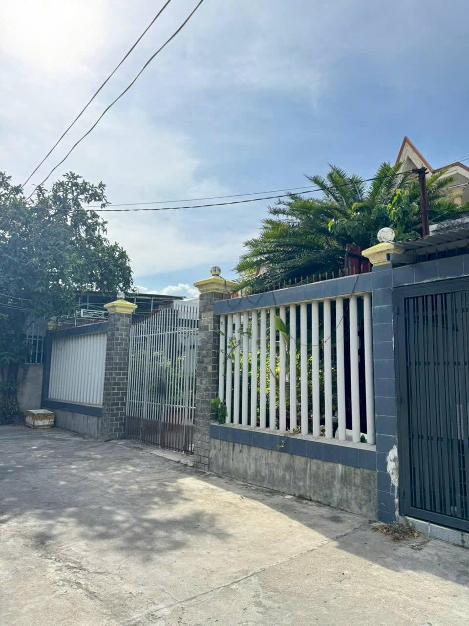 Bán Nhà 2 Tầng Khu Ba Làng, Vĩnh Hoà, Nha Trang, cách biển 100m, giá chỉ 15 tỷ