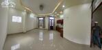 Nhà mặt tiền Hồng Bàng đoạn kinh doanh đông đúc trung tâm bàn cờ tp Nha Trang. Diện tích : 53,3m2 ngang 5,35m. Nhà 4 tầng 3 phòng ngủ. Giá bán chỉ : 13 tỷ