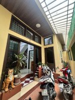 quan nhân nhà vuông mt 7.5m, 1 nhà ra mặt phố, 5 tầng, 18.6 tỷ (thương lượng)