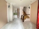 nhỉnh 5 tỷ có nhà 4 tầng, phố kim giang, ngõ thông, 3 gác đỗ cửa, sát khuôn viên, gần phố