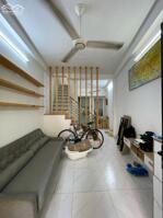 Bán nhà đẹp Thích Quảng Đức, Phường 5 Phú Nhuận, tặng full nội thất, nhỉnh 5 tỷ TL.