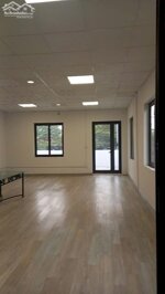 Cho thuê văn phòng, cửa hàng kinh doanh mặt phố Phú Viên, ngay bùng binh cầu Chương Dương. Dt 400m2