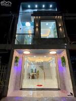 BÁN NHÀ 1 TRỆT 1 LẦU KHU VINCOM PHƯỜNG 4 VĨNH LONG