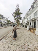 bán shophouse kinh doanh gần quảng trường hồ chí minh đã có nhà thô 3 tầng