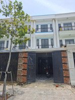 ngộp bán nhà 2 lầu đang cho thuê 8tr/tháng giá 2ty550 nhà 4pn kcn nam tân uyên mở rộng,bình dương