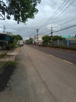 chu cần tiền bán gấp lô đất gần trung tâm tân quy, củ chi