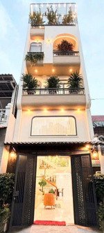 bán gấp nhà đường bến vân đồn - quận 4. giá 4tỷ220/68,8m2. cho thuê 24tr. gần cầu ông lãnh