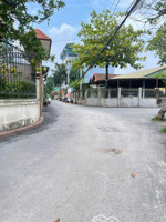 lô đất trung tâm chúc sơn sổ đỏ trao tay vị trí: ngay sân bóng đá, gần khối cơ quan hàn