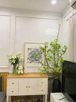 hàng hiếm tại chùa láng, 16 triệu, 50m2, nr 4pn, 4wc, có thang máy lh 