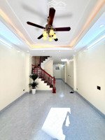 chính chủ bán nhà nguyễn chí thanh - 1 nhà ra mặt phố - ngõ ô tô tránh - thang máy - 2 mặt thoáng.