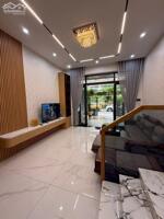 NHÀ MẶT TIỀN ĐỐI DIỆN CHUNG CƯ KINH DOANH TỐT - FULL NỘI THẤT XỊN