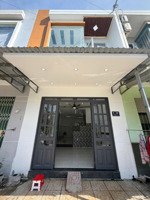 chính chủ gửi bán nhà mặt tiền nhựa 7m vỉa hè 3m khu đô thị