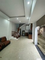 nhà mới full đồ ở ngay. cách 1 nhà ra ngõ thông ô tô . vài bước ra khu d geleximco