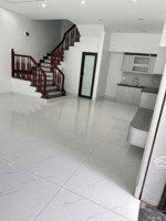 nhà 3 tầng mới phố an định phường cẩm thượng ,chính chủ bán nhanh vi trí đẹp giá 2 tỷ 3