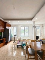 bán nhà mặt phố cầu gỗ, hoàn kiếm, diện tích : 150 m x 5 tầng, măt tiền: 8m, giá: 100 tỷ.