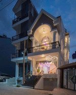 căn khách sạn đẹp đang kinh doanh dòng tiền ổn định - mặt tiền đường p6, đà lạt