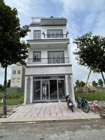 bán căn nhà gần công viên 340m2 tại kđt năm sao, long an. giá 5ty3 (thương lượng) lh: 