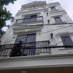 lô góc, đường rộng 5m, ô tô vào nhà, mặt tiền bề thế. thang máy. ngũ hiệp: 60m nhà 5 tầng, hơn 8 t