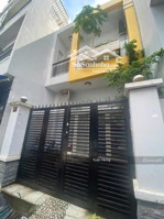 chủ ngộp bank! cần bán gấp nhà 2 tầng, đường nguyễn khoái q4, giá 3.09 tỷ