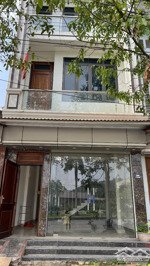 bán nhà mặt đường nguyễn tất thành dt: 75m 3 tầng, đang cho thuê 8tr/tháng,sẵn sổ giao dịch