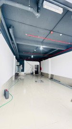 cho thuê tòa tại kcn quang châu. gần cống chui tam tầng, dối diện ktb 24