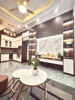 nhà đẹp, gần phố, vân đồn, hai bà trưng 33m, 5 tầng, mt 3.9m, giá 7.5 tỷ.