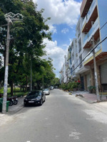 9.x tỷ- bán nhà cũ dt 3,9m * 14m - hẻm oto tới nơi - gần nguyễn tri phương q.5 -nở hậu