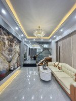 cần bán lại căn nhà kế khu dân cư tân phong