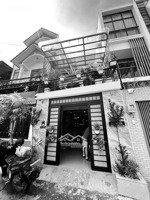 nhà mới ___ chủ nhà đi canada vì ko có thời gian ở nên cần bán