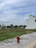 đất nền rẻ nhất khu, tiếp giáp tphcm giá nhỉn 20tr/m2. sổ hồng riêng. pháp lý rõ ràng, full thổ cư