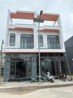 bán căn nhà sổ riêng - gần chợ, trường học - dân cư đông - mới 100%