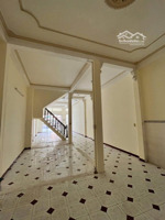 cho thuê măt bằng đồng khởi 5m*27m. 4pn, 1 trệt 1 lầu, sân rộng