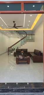 bán nhà 3 tầng chắc chắn ở phố đông hồ phường hoa lư