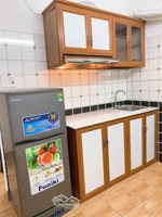 200 đê la thành nhỏ 5tr8 studio ban công có thể ở luôn