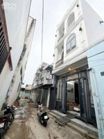 Nhà đẹp 2 lầu có nội thất đường Trần Nam Phú