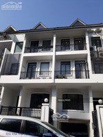 cho thuê nhà số 20a ngõ 7 mạc thái tông.dt: 100m2 x 4,5t. mt: 6,5m. thông sàn, thang máy