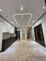 chủ cần bán gấp- 13 tỷ - khúc thừa dụ- 7 tầng- nhà mới- thang máy