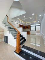 khu nhà thiết kế đồng bộ ven sông sài gòn cao cấp mới chưa sử dụng, sẵn sổ hồng sẵn sang tên ngay