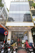 cho thuê nhà 4 tầng sàn suốt cầu thang cuối nhà. dtsd 400m2 tại quận 3