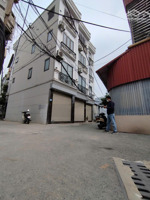 vị trí đẹp giá êm, nhà đẹp lô góc 32m, 4 tầng, ô tô 7 chỗ, ngõ thông, gần cầu thanh trì, hơn 5 tỷ