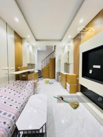 siêu phẩm có 102 - phố huế - hai bà trưng - 20m ra phố, trước nhà sh quay đầu - 52m2 x 3 tầng.