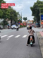 bán căn nhà lô góc mặt tiền huỳnh văn luỹ