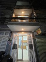 cho thuê nhà nguyên căn 1trệt + 2 lầu + 1st, 2 phòng ngủ 3wc, nhà mới 100%, ngay đoàn văn bơ q4