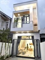 Nằm sát phường Tân Phong, gần ngay đường Đồng Khởi